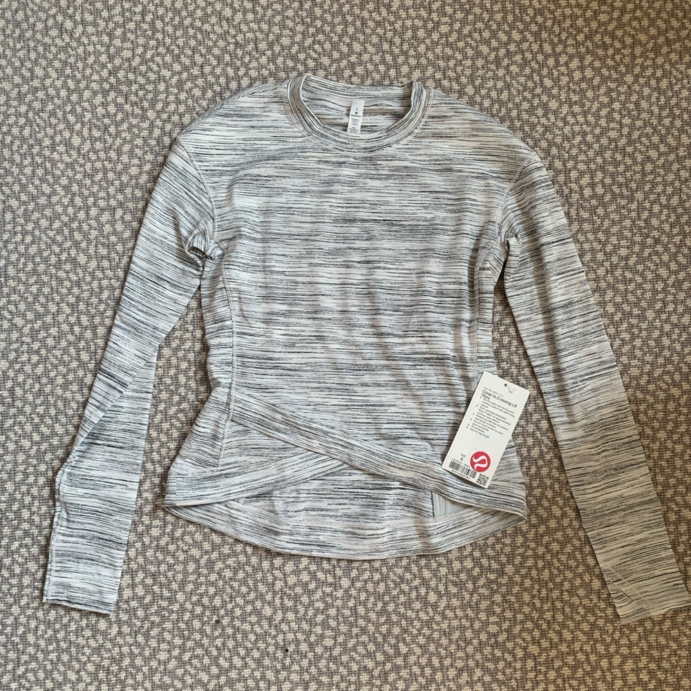 Lululemon “close to crossing long sleeve rulu” top